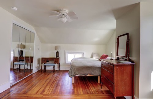 Palenville Otro | Cozy and quiet 1850's Saxton Creek Farmhouse close to Saugerties, Woodstock