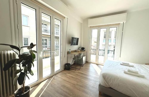 Kaisariani Apartamento | Deluxe Queen or 2 Single Beds - R3 with balcony