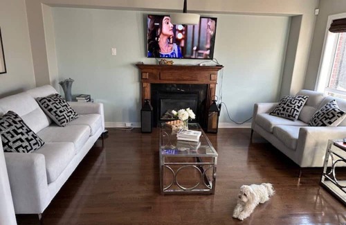 Lindsay Casa | Beautiful full house in Lindsay