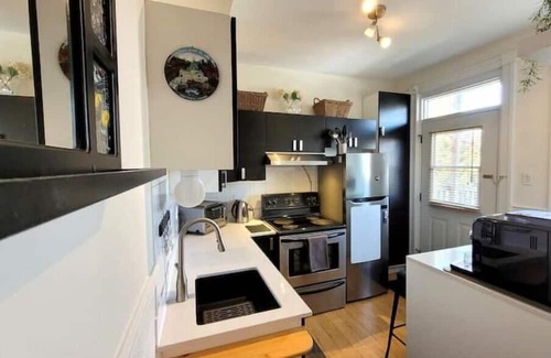 Verdun Apartamento | Charming 1 bdrm + office near Verdun waterfront, many amenities for longer stays