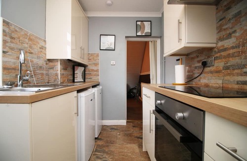 Abertillery Casa | Cosy 3BR Home| Scenic Views| Ideal for Walks & Work