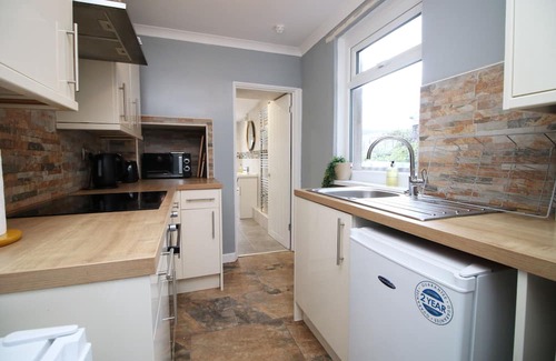 Abertillery Casa | Cosy 3BR Home| Scenic Views| Ideal for Walks & Work