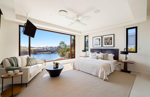 Broadbeach Waters Villa | Harmonious waterfront