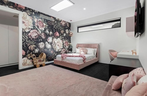 Broadbeach Waters Villa | Waterfront Home with Ultimate Privacy