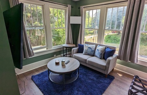 Davenport Casa | ~Eclectic~Modern Davenport Suite