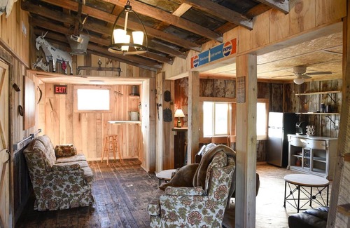 Tracy City Casa | Goat Pen Hostel - Loft