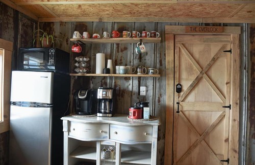Tracy City Casa | Goat Pen Hostel - Loft