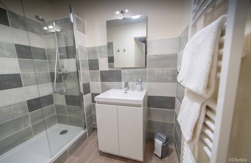 Saint-Colomban-des-Villards Casa | Serene Mountain Escape: Modern Apartments near Ski Lifts & National Parks