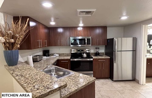 Enterprise Apartamento | 1 Bedroom Apartment, 5 heated pools, arcade, gym, free parking and more!