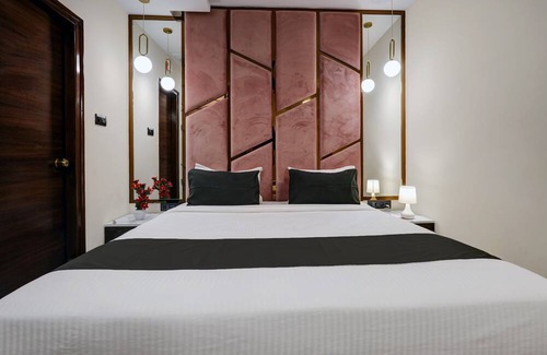 Mundhwa Hotel | Super OYO Townhouse OAK Red Velvet