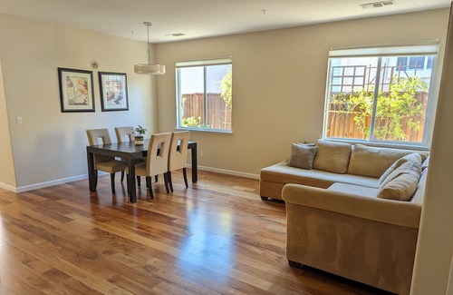 Pittsburg Casa | Private room in a house at Bay point CA . 5 min drive to BART and Safeway.