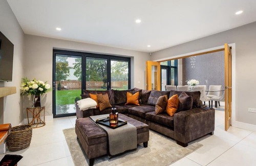 Wokingham Casa | Deluxe 5 Bedroom Berkshire Home