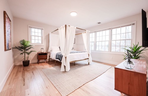 Bellport Casa | Bellport Luxury Pool Retreat w/ 3BR