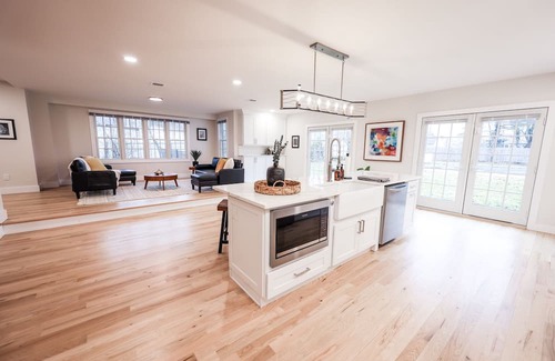 Bellport Casa | Bellport Luxury Pool Retreat w/ 3BR