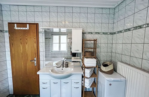 Velden am Worther See Apartamento | Beautiful apartment for 6 guests with WIFI, TV, terrace, pets allowed and parking