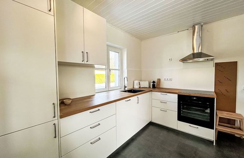 Velden am Worther See Apartamento | Beautiful apartment for 6 guests with WIFI, TV, terrace, pets allowed and parking