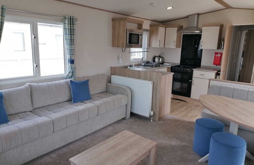 Dymchurch Casa | Ruby retreat - 2 bedroom with decking (D/F)