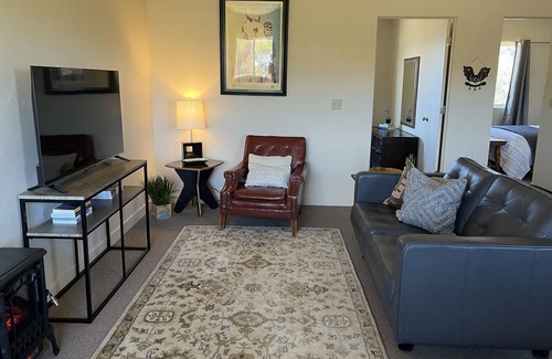 Mancos Apartamento | Valle Verde Guesthouse in the heart of Mancos Valley. Pets Welcome!