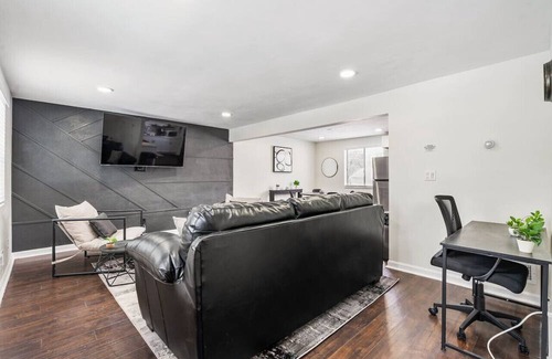 Manchester Casa | Stylish 4-Bedroom Retreat near Pittsburgh's Top Attractions!