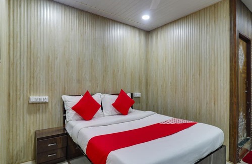 Girgaon Hotel | OYO Flagship Hotel Diamond