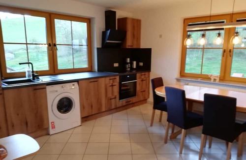 Stegen Apartamento | Farmhouse 'Ferienwohnung Kuhgeflüster' with Mountain View, Private Terrace and Wi-Fi
