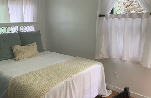 Kona Palisades Apartamento | Tropical Bliss Cottage, Brand New Guest House close to the heart of Kailua Kona!