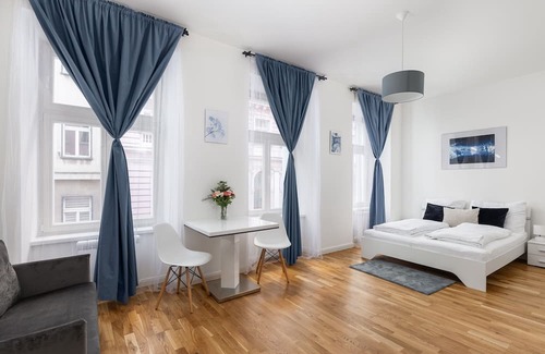 Petrska ctvrt Apartamento | Blue Vibe studio - Florenc - Sleeps 3