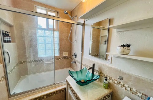 Lake Elsinore Casa | Peaceful Paradise Lake House / 7 bed / 12 guest