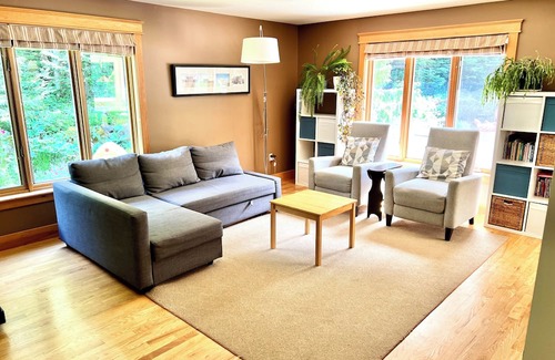 Halifax County Casa | Charming family home with in-ground heated pool. Close to parks, lakes, & trail.
