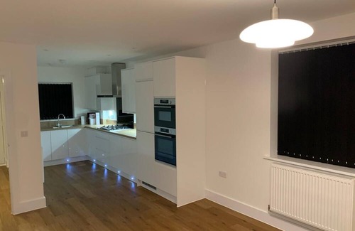 South Ockendon Casa | Brand New Entire 4 Bed House/Multiple Parking
