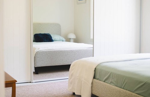Lake Macquarie City Council Cabaña | Welcome to Blue Bungalow, a 2 bedroom cottage with waterfront access.