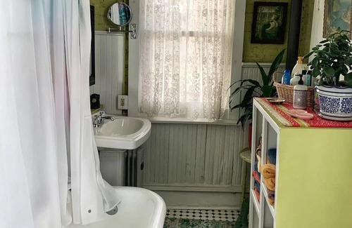Leavenworth Apartamento | A Victorian Experience in an historical building.