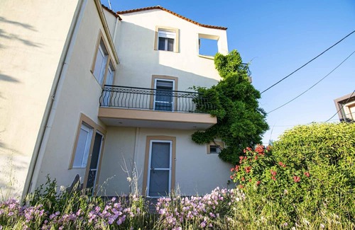 Nea Propontida Complejo | Alkiviadis Maisonette by RentalsPro