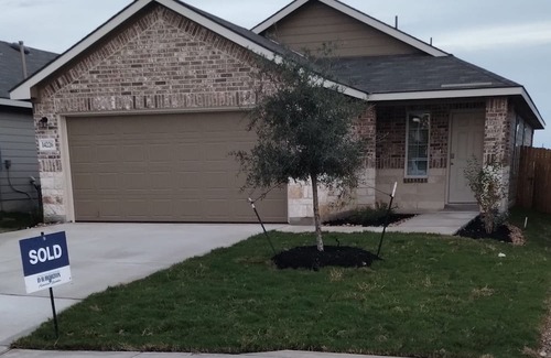 San Antonio Casa | Cozy 3bedroom 2and a half house with office space.