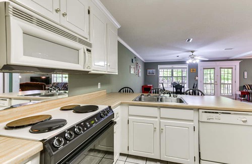 Shorterville Cabaña | Abbeville Cottage w/ Grill: Steps to Lake Eufaula!