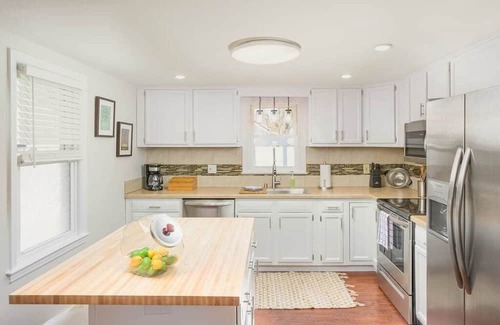 Appleton Casa | -Midtown Mainstay Sum