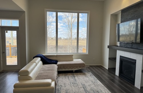 Fort Gary Casa | Spacious yet cozy bridgewater lakes home surrounded by green space!