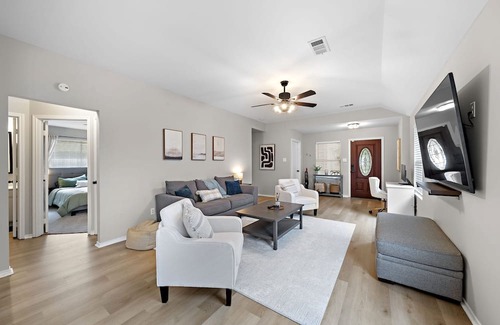 Tomball Casa | Tomball Modern Monthly Haven!