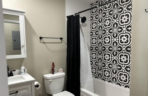 Greenwood Casa | Charming 50's Cottage on Main St.