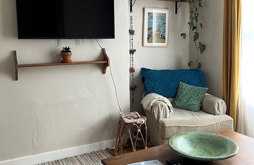 Easton Casa | Cottage Hideaway in Bristol with Garden