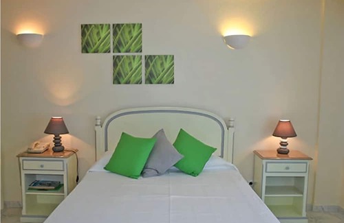 Figueiral Casa | Enjoy a Hassle-Free Stay! 1BR Apartment with Kitchenette, 2 Outdoor Pools!