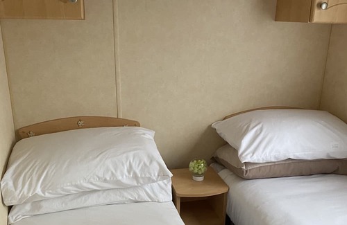 Leven Cabina | Beautiful 2-Bed Caravan situated near Leven, Fife