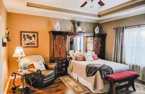 Beebe Casa | RaneyDay RedBird Retreat Water View/near Searcy AR