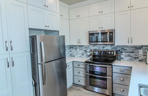 Enumclaw Apartamento | Modern 1 Bedroom Attached Apartment with separate driveway and entrance.