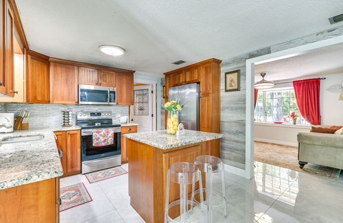 Lutz Casa | Single-Story Home w/ Pool + Yard ~ 14 Mi to Tampa!