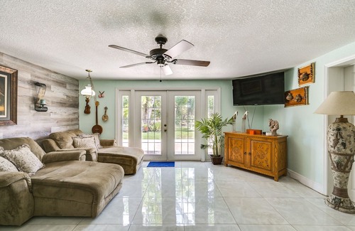 Lutz Casa | Single-Story Home w/ Pool + Yard ~ 14 Mi to Tampa!