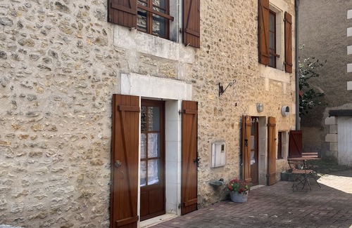 Valdivienne Casa | Maison Cocooning à la Campagne Près D'un Étang de Pêche et Château de Morthemer