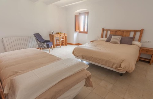 Aiguaviva Cabaña | Masia Catalana, ¡ideal Para una Escapada con Amigos y Família!