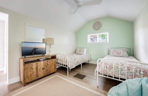 Westbrook Center Cabaña | 3BR Private Cottage w/ Pool in Old Saybrook