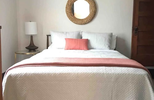 Boone Apartamento | Mid Century Apartment in Downtown Boone